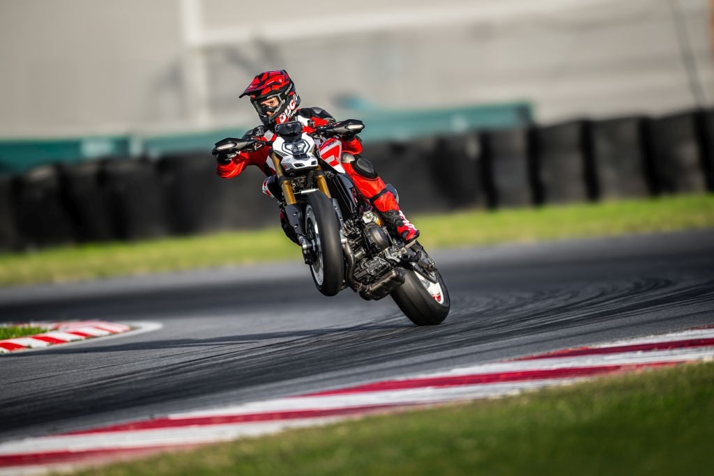 Ducati Hypermotard V2: potenza e leggerezza